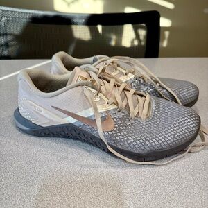 Women’s Nike Metcon 4 XD MTLC Atmosphere Grey Runing Shoes AV2252-001 Size 9.5